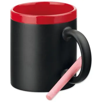 Černý keramický hrnek s povrchem pro psaní křídou, červený okraj a vnitřek