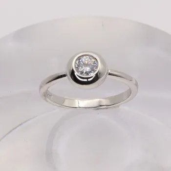 Prsten Stříbrný prsten s kamenem