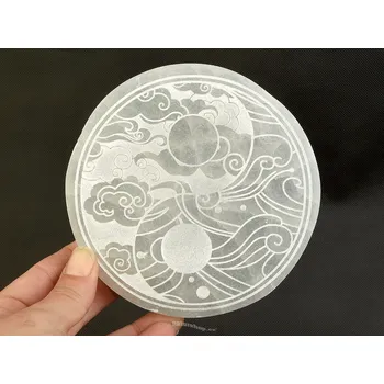 Přírodní kámen Selenit podložka s motivem jin jang Ø12cm