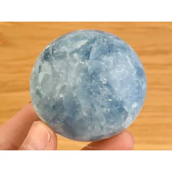 Přírodní kámen Kalcit modrý leštěný z Madagaskaru 131g