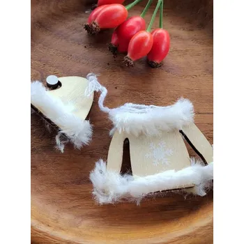 Vánoční dekorace Vánoční dekorace dřevěná svetr s čepicí přírodní