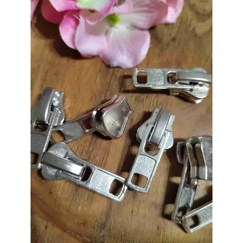 Zip Jezdec ke kostěným zipům 8 mm barva platina