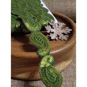 Textilní nažehlovací páska Flitrový prýmek šíře 30 mm nažehlovací, paisley barva zelená