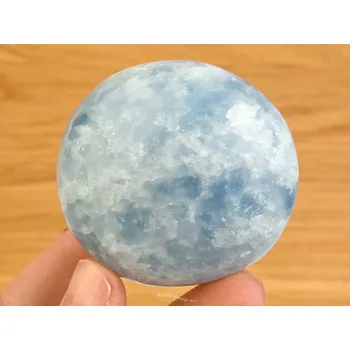 Přírodní kámen Modrý kalcit leštěný z Madagaskaru 135g