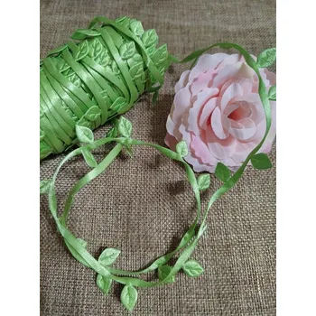 Krajka Saténový prýmek šíře 25 mm listy zelený