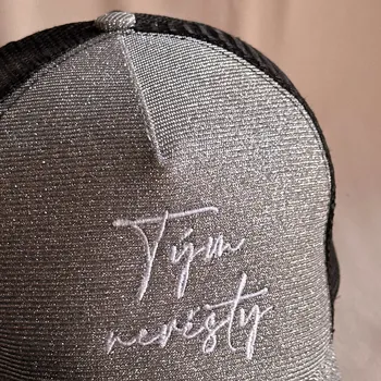 Kšiltovka Kšiltovka s výšivkou TÝM NEVĚSTY Barva: Stříbrná, Množství: 11, Varianta vyšití: S vlastním vyšitím