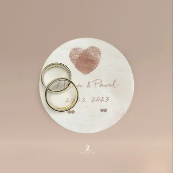 Svatební dekorace Dřevěná destička na prstýnky se jmény a datem svatby - OTISKY