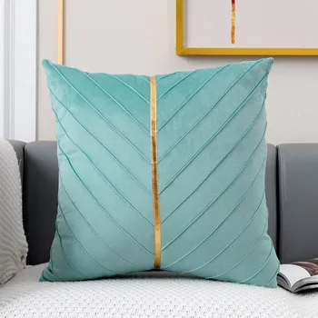 Dekorativní polštářek Elegantní dekorační potah na polštářek se zlatým proužkem Barva: světle modrá