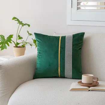 Dekorativní polštářek Luxusní sametový povlak na polštář se zlatým proužkem a štrasovými kamínky Barevná varianta: Zelená, Velikost: 45x45 cm