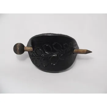 Kožená spona do vlasů s dřevěnou jehlicí č.37 Barva: Černá