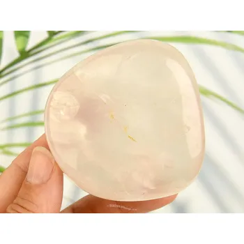 Přírodní kámen Hladký kámen růženín z Madagaskaru 169g