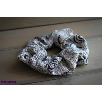 Scrunchie - černé ornamenty