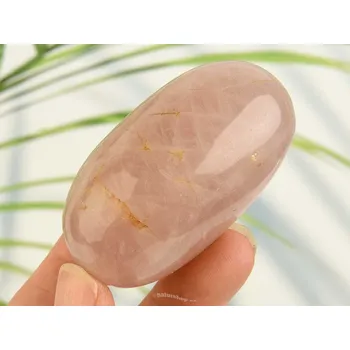 Přírodní kámen Hladký kámen růženín z Madagaskaru 121g