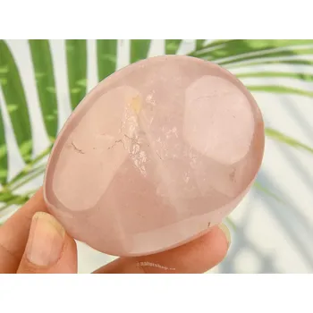 Přírodní kámen Hladký kámen růženín z Madagaskaru 174g