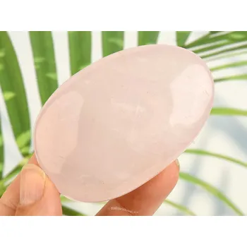 Přírodní kámen Hladký kámen růženín (Madagaskar) 171g