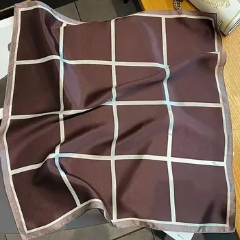 Šátek Hedvábný šátek hnědo-bílý 70x70 cm v dárkovém balení, HEDVÁBNÝ SVĚT