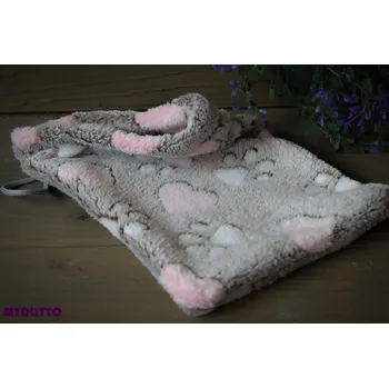 Coral fleece žínka - růžové srdce na šedé