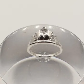 Prsten Stříbrný prsten s kamenem