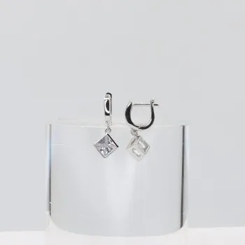 Náušnice Stříbrné náušnice s klasickým zapínáním