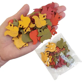 Vánoční dekorace Dřevěná veverka - žlutá, oranžová, červená, zelená - 24 ks