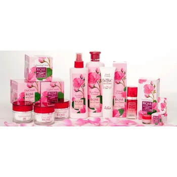 Kosmetická sada BioFresh Set růžové kosmetiky za výhodnou cenu - kompletní set kosmetiky s růžovou vodou, 7 produktů - ušetříte 150 Kč