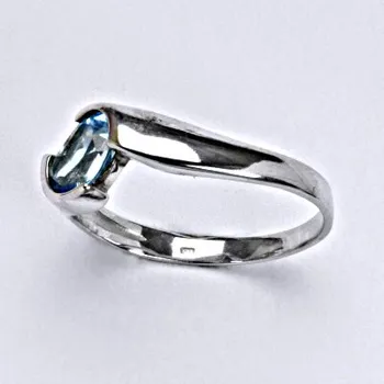 Prsten Stříbrný prsten s přírodním topazem swiss 7 x 5 mm VR 123