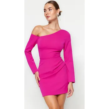 Dámské šaty Trendyol Fuchsia Vypasované řasené elegantní večerní šaty Trendyol růžová 2456148