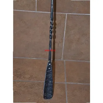 Pomůcka pro obuv a oblečení Kovaná lžíce na boty 3