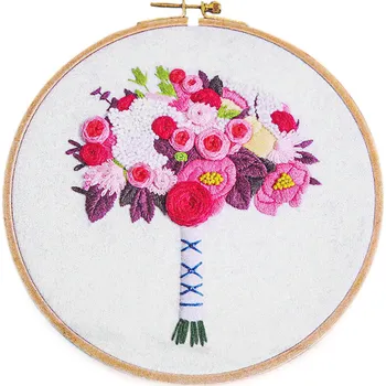 Vyšívací vzor Vyšívací dárková sada s předtištěným motivem 380637/10, růžovo-fialová kytice (předtisk, jehly a příze), 15x22cm