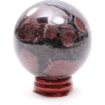 Drahý kámen Magieprirody.cz Granát koule 58 mm 341 g přírodní kámen + dřevěný podstavec #A313