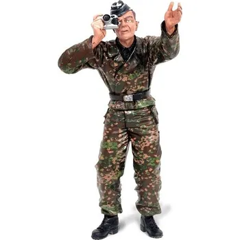 Figurka TORRO 1/16 stojící figurka německého fotografa z 2 sv. války, ručně malovaná - expresní doprava