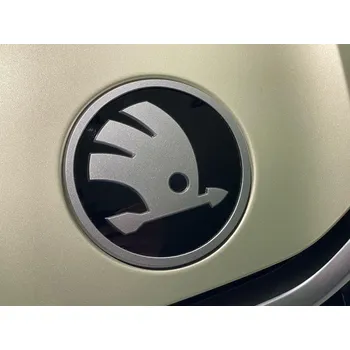 Znak automobilu Škoda Superb IV-Přední znak ŠKODA original stříbrný