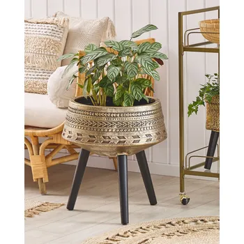 Květináč Zlatá nádoba na květiny ⌀ 36 cm se 3 černými nohami z bukového dřeva, kulatý rustikální etnický interiér i exteriér Beliani