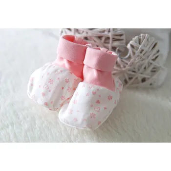 Capáčky AMÁLKA Bavlněné, kojenecké capáčky, malé srdíčka Velikost: 68-80