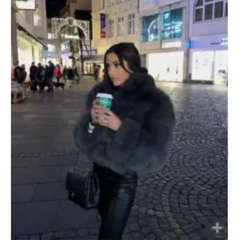 Dámský kožich Dámský crop kožich s kapucí Barva: Tmavě Šedá, Velikost: 4XL