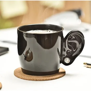 Hrníček lidské ucho