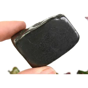 Přírodní kámen Hladký kámen šungit (Rusko) 35g