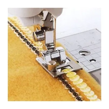 Příslušenství k šicímu stroji Patka pro našívání flitrů a stužek Brother F021