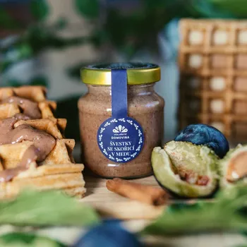 Včelařství Domovina Švestky se skořicí v medu Hmotnost: 170 g
