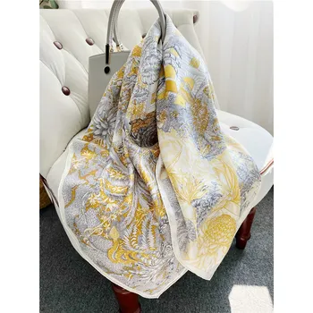 Šátek Hedvábný šátek Bílo-béžový 110x110 cm v dárkovém balení, HEDVÁBNÝ SVĚT