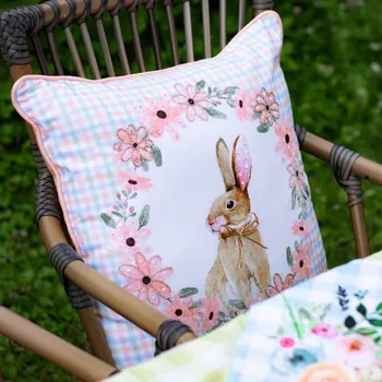 Dekorativní polštářek Růžový károvaný polštář s králíčky Rabbio - 45*15*45cm