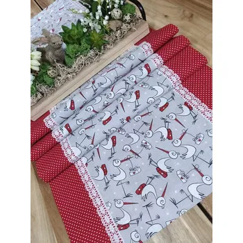 ubrus Běhoun - čápi na šedé v kombinaci s červeným puntíkem