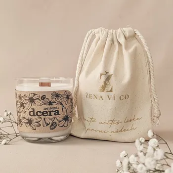 Svíčka Vonná svíčka - pro dceru Vůně svíčky: Pánská dřevitá vůně, Barva kůže: Béžová, Potisk na obalu: Žena ví co