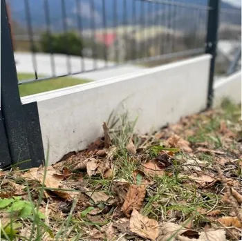 Příslušenství pro plot Podhrabová deska 50/200/2500 plná 19 ks a více (délka 2500 -2520 mm pro uchycení pletiva, panelů 3D, 2D průběžně)