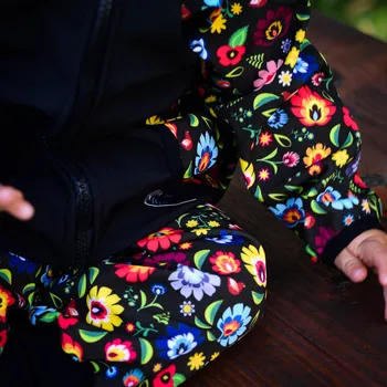 Dívčí kalhoty Yháček Softshellové kalhoty Yháček, jarní, folklor Velikost: 110