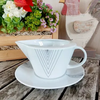 Polévková mísa TOM omáčník s podšálkem 400 ml, černé šipky, Thun 1794 (Porcelánový omáčník 1. jakost)