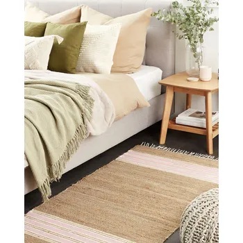 Koberec Koberec béžový a růžový jutový 80 x 150 cm obdélníkový se střapci pruhovaný vzor ručně tkaný boho styl chodba Beliani