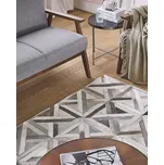 Koberec béžový a hnědý hovězí kůže 140 x 200 cm patchwork geometrický vzor retro styl Beliani