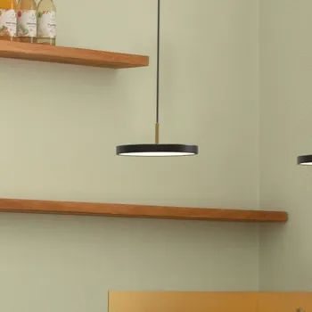 UMAGE Asteria MicroV2 závěsné světlo dim černá - výška stínidla s mosazným prvkem 5,7 cm; baldachýn - výška 2,8 cm, Ø 15 cm; délka kabelu 270 cm černý, mosaz LED celkem 9 W - Doprava zdarma