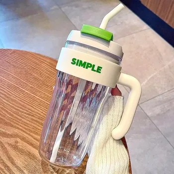 Plastový hrnek s brčkem pro děti - D